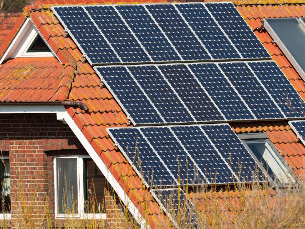 découvrez comment l'installation de panneaux photovoltaïques peut augmenter la valeur de votre bien immobilier. explorez les avantages environnementaux et économiques de ces dispositifs solaires qui transforment votre maison en un atout durable et rentable.