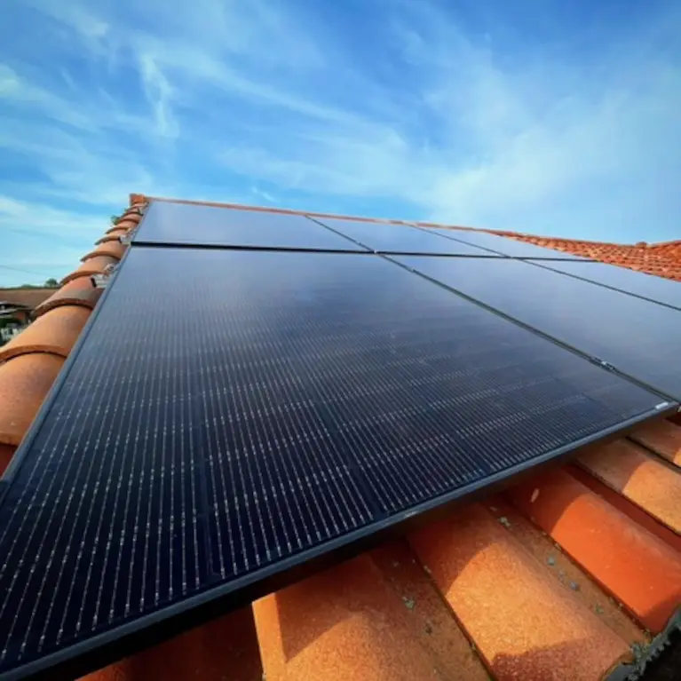découvrez comment obtenir des panneaux photovoltaïques gratuits pour réduire vos factures d'énergie et contribuer à la transition énergétique. informez-vous sur les aides et subventions disponibles pour rendre l'énergie solaire accessible à tous.