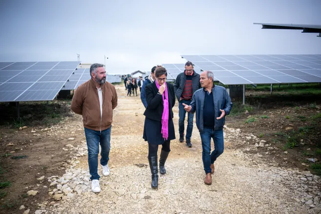 découvrez les panneaux photovoltaïques ikea, une solution écologique et économique pour produire votre propre énergie solaire. profitez d'une installation simple et d'une performance optimale pour réduire votre facture d'électricité tout en préservant l'environnement.