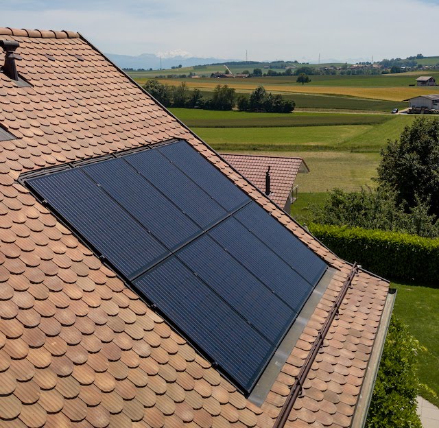 découvrez les panneaux photovoltaïques intégrés, une solution innovante et esthétique pour produire votre propre électricité tout en préservant l'architecture de votre bâtiment. optez pour une énergie renouvelable et réduisez votre empreinte carbone avec ces systèmes de production d'énergie discrètement intégrés dans votre toit ou façade.