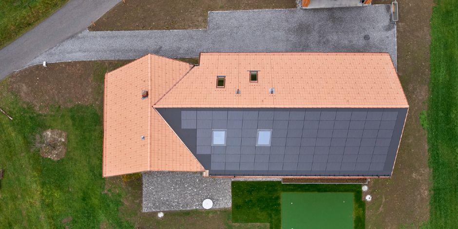 découvrez les panneaux photovoltaïques intégrés, une solution esthétique et performante pour produire de l'énergie solaire tout en préservant l'harmonie de votre habitat. idéals pour les constructions modernes et respectueux de l'environnement, ces systèmes invisibles transforment votre toit en une source d'énergie durable.