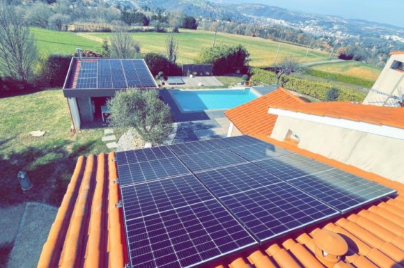 découvrez les meilleures solutions de panneaux photovoltaïques à lyon pour réduire votre facture d'électricité et contribuer à la transition énergétique. profitez d'installations de qualité et d'une expertise locale pour maximiser votre production d'énergie solaire.