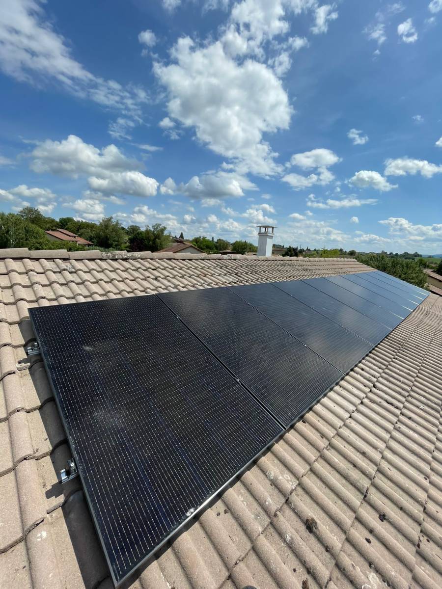 découvrez les avantages des panneaux photovoltaïques à lyon : une solution écologique et économique pour produire votre propre électricité. profitez des subventions et augmentez la valeur de votre bien immobilier tout en contribuant à la transition énergétique.