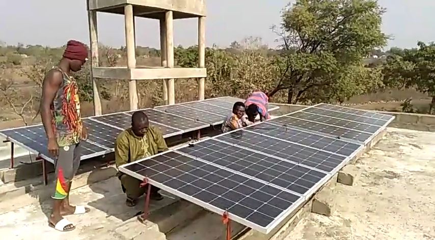 découvrez comment les panneaux photovoltaïques fonctionnent même la nuit grâce à des solutions innovantes de stockage d'énergie. apprenez-en davantage sur l'optimisation de votre installation solaire pour un rendement optimal, indépendamment des conditions lumineuses.