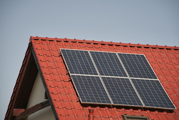 découvrez les panneaux photovoltaïques rouges, une solution innovante et esthétique pour produire de l'énergie solaire tout en ajoutant une touche de couleur à votre toit. idéaux pour allier performance énergétique et design moderne.