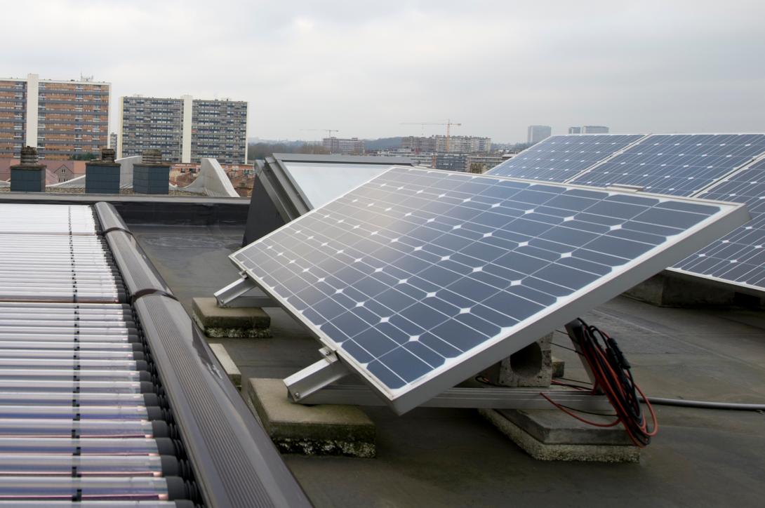 découvrez les nombreux avantages des panneaux photovoltaïques sur un toit plat. optimisez votre espace, générez de l'énergie renouvelable et réduisez vos factures d'électricité tout en contribuant à un avenir plus durable.