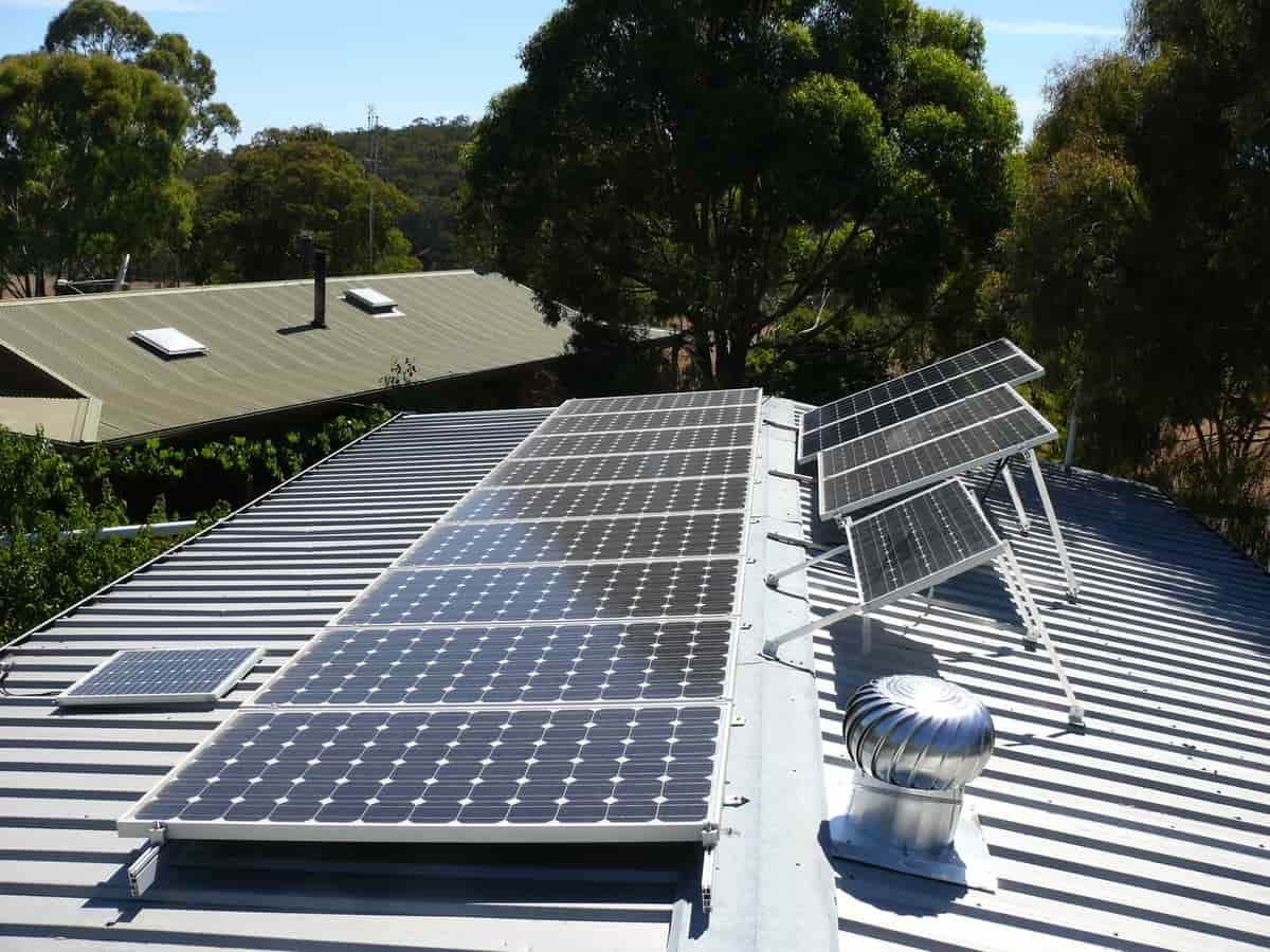 découvrez les avantages des panneaux photovoltaïques pour votre toiture. transformez votre toiture en une source d'énergie renouvelable, réduisez vos factures d'électricité et contribuez à la protection de l'environnement avec des solutions durables et efficaces.
