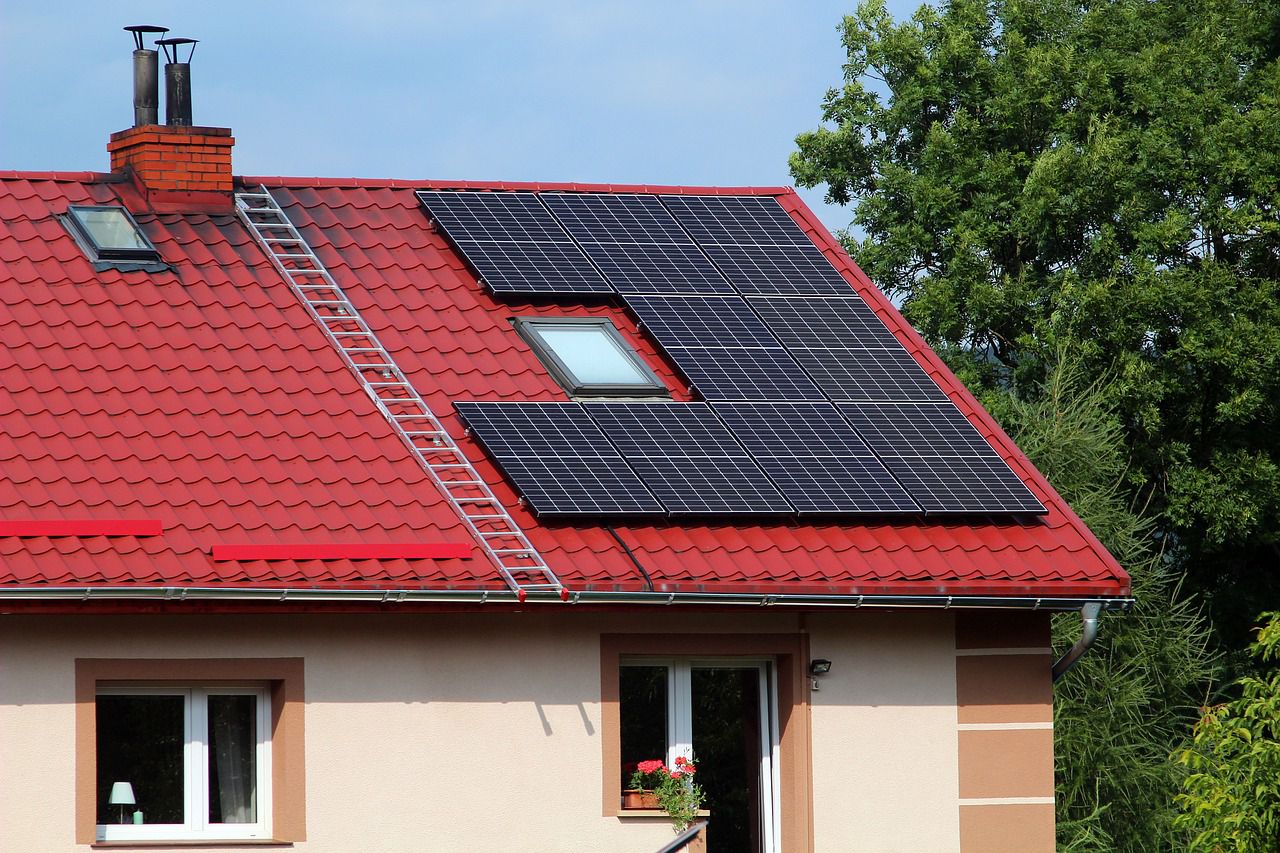 découvrez comment les panneaux photovoltaïques sur toiture peuvent transformer votre maison en source d'énergie renouvelable, réduire vos factures d'électricité et contribuer à la protection de l'environnement. informez-vous sur les avantages, l'installation et les aides disponibles.