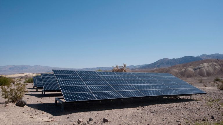 découvrez les avantages des panneaux photovoltaïques en zinc, une solution innovante et durable pour la production d'énergie solaire. optez pour une intégration esthétique à votre toiture tout en réalisant des économies d'énergie.