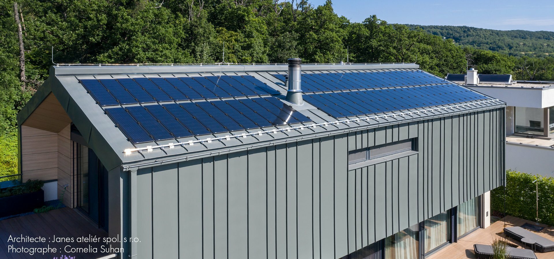 découvrez les avantages des panneaux photovoltaïques en zinc, une solution innovante et écologique pour produire de l'énergie solaire tout en offrant une durabilité et une esthétique moderne. informez-vous sur les performances, l'installation et les bénéfices économiques de cette technologie lumineuse.