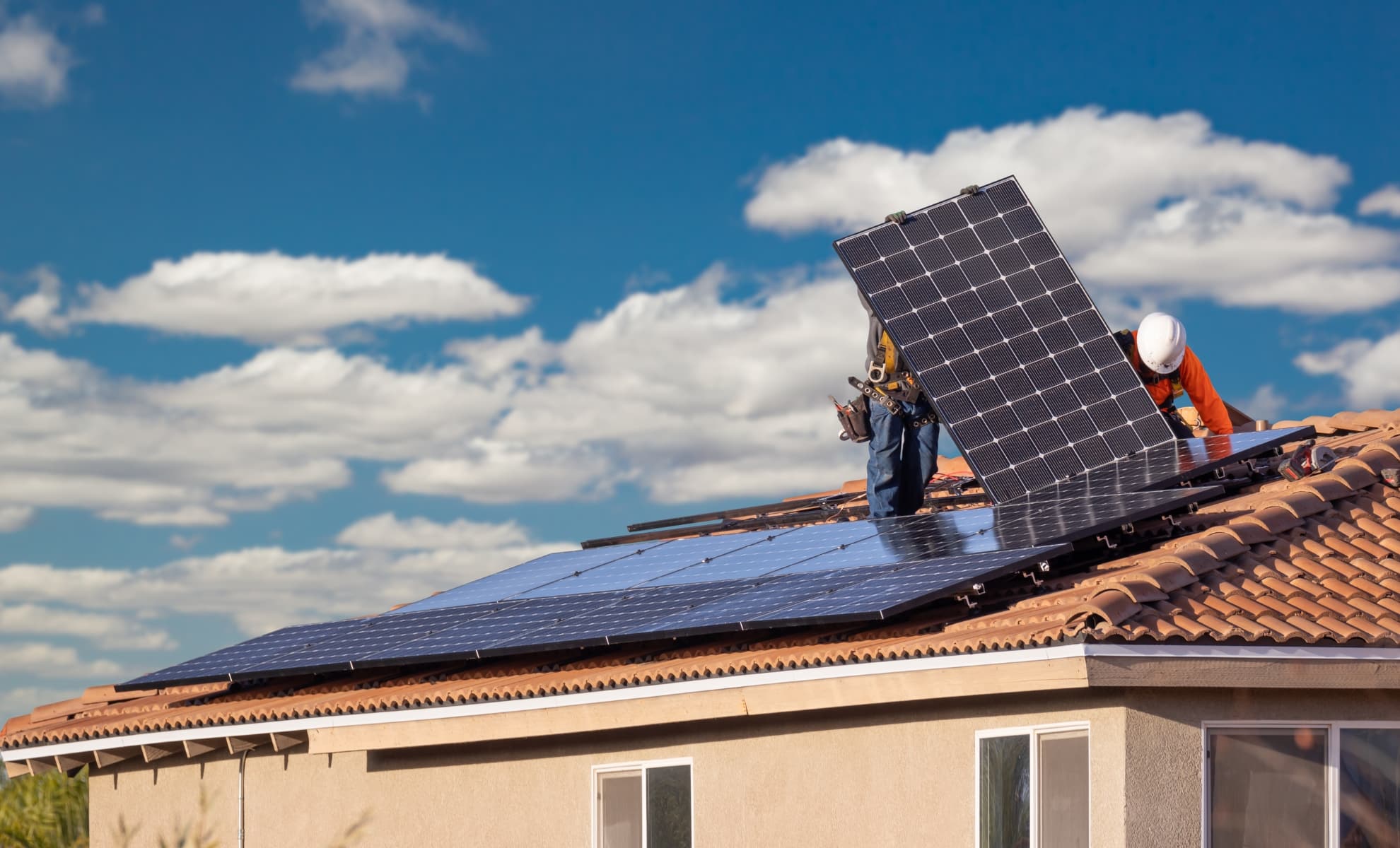 découvrez les avantages des panneaux solaires en suisse : une solution écologique pour réduire vos factures d'énergie, bénéficier d'aides financières et contribuer à la transition énergétique.
