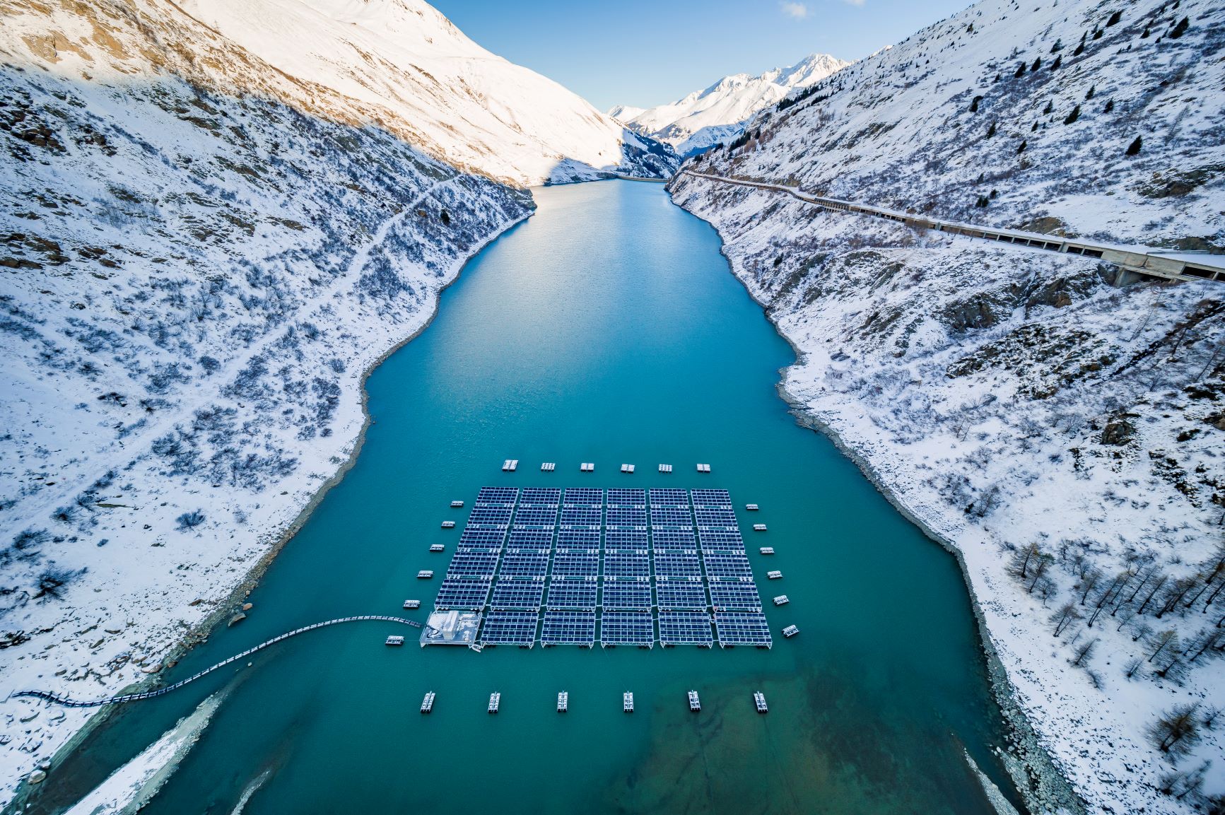 découvrez les avantages des panneaux solaires en suisse : une solution durable pour réduire votre empreinte carbone, économiser sur vos factures d'énergie et bénéficier de subventions. investissez dans l'énergie renouvelable et participez à la transition écologique en suisse.