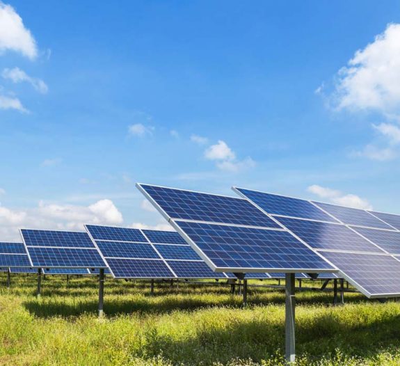 découvrez comment les systèmes photovoltaïques révolutionnent l'agriculture en offrant des solutions durables pour la production d'énergie sur les exploitations agricoles. apprenez les avantages écologiques et économiques de l'intégration des panneaux solaires dans l'agriculture moderne.