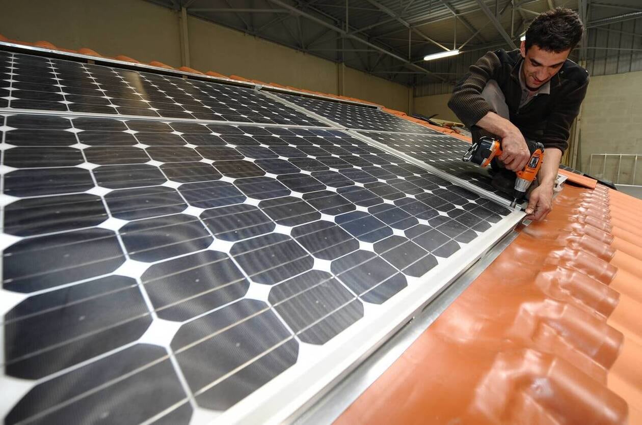 découvrez les solutions photovoltaïques à nantes pour une énergie renouvelable et durable. optimisez votre consommation d'électricité grâce à des installateurs locaux experts qui vous accompagnent dans votre projet solaire. profitez des avantages écologiques et économiques des panneaux solaires dès aujourd'hui.