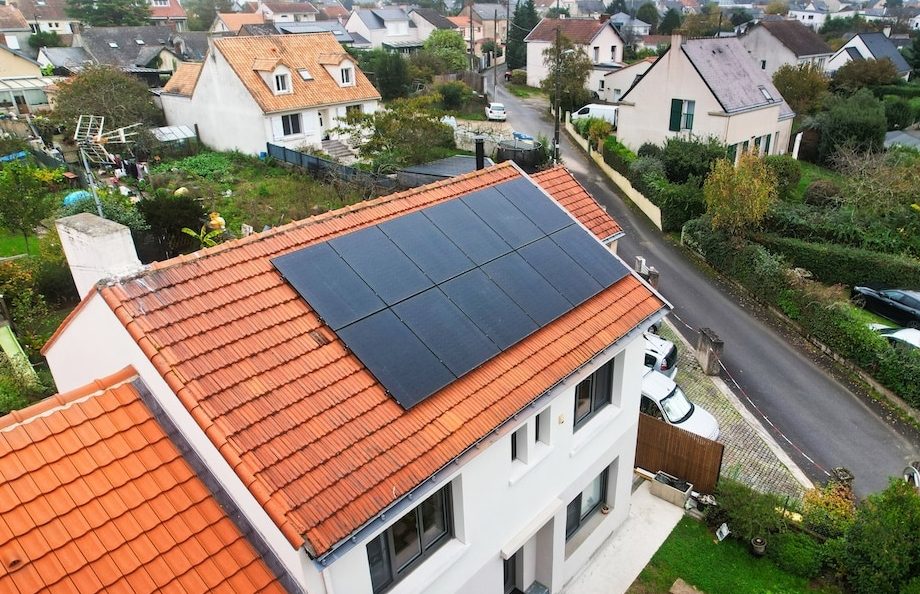 découvrez les tendances et les estimations des prix des panneaux photovoltaïques en 2025. informez-vous sur les facteurs influençant les coûts et comment investir dans l'énergie solaire peut réduire vos factures d'électricité tout en respectant l'environnement.