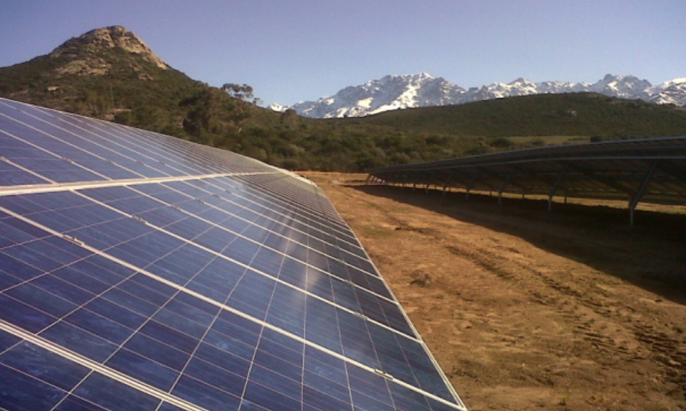 découvrez les solutions innovantes pour le recyclage des panneaux photovoltaïques. apprenez comment valoriser ces matériaux et contribuer à une économie circulaire tout en préservant l'environnement.