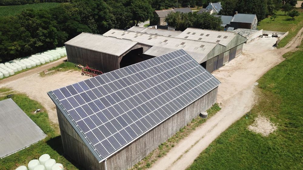 découvrez les raisons pour lesquelles certains choisissent de refuser l'installation de panneaux photovoltaïques. analysez les avantages et inconvénients, ainsi que les alternatives écologiques possibles.