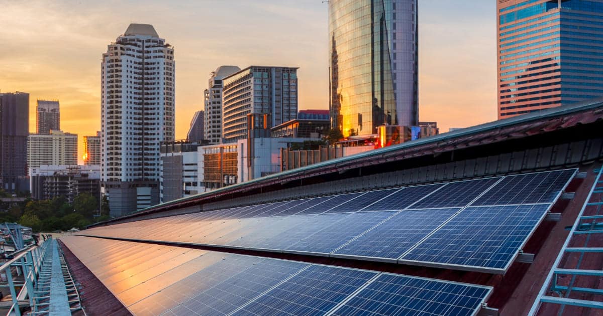 découvrez les règles d'urbanisme concernant l'installation de panneaux solaires. informez-vous sur les normes, autorisations et démarches à suivre pour intégrer efficacement les énergies renouvelables dans votre projet immobilier.