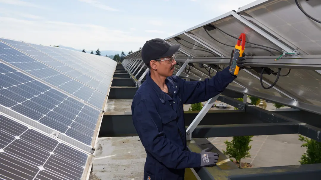 découvrez les risques associés aux panneaux photovoltaïques, des installations à l'entretien. informez-vous sur la sécurité, la durabilité et les précautions à prendre pour maximiser votre investissement tout en minimisant les dangers potentiels.