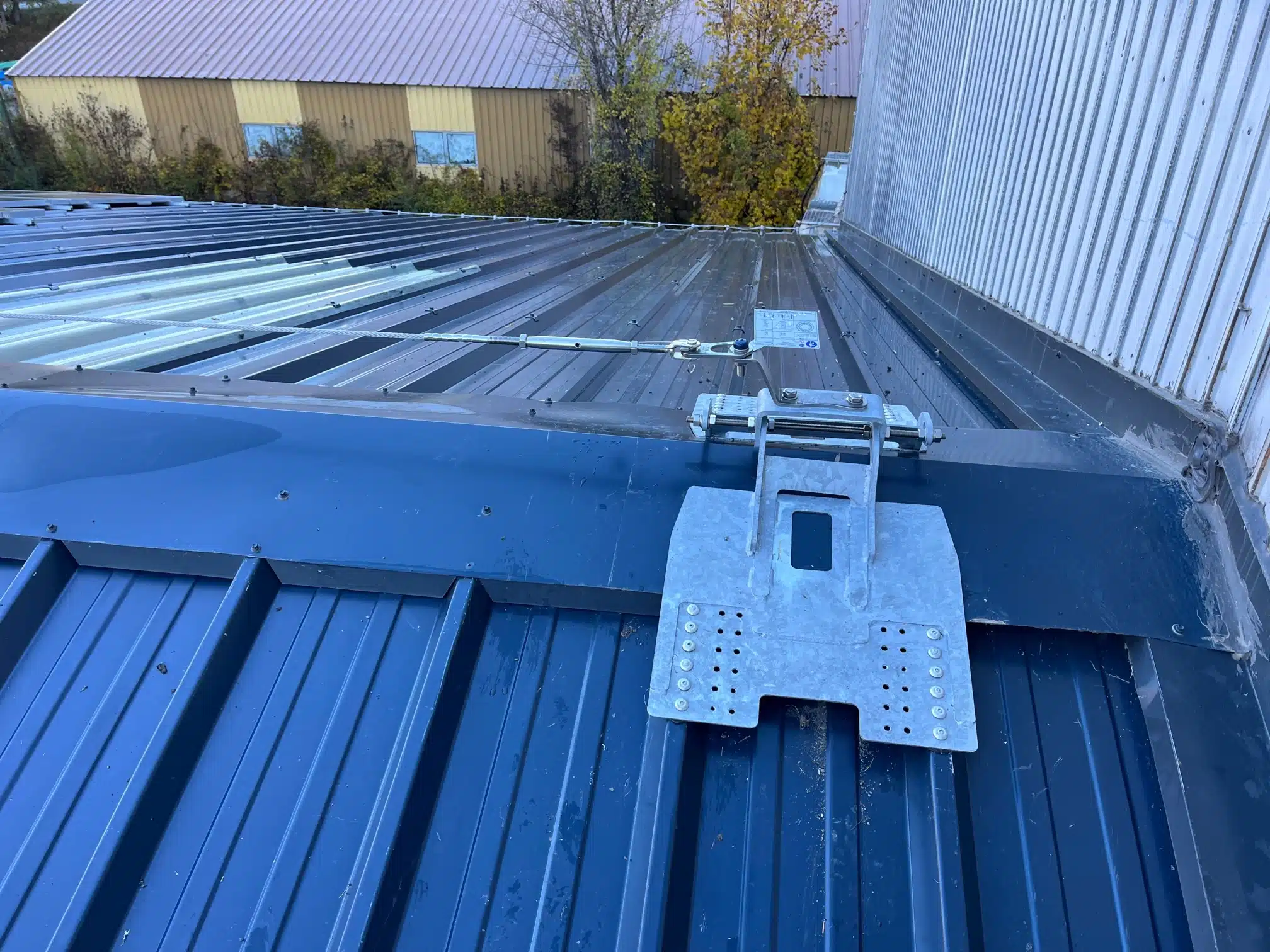 découvrez comment assurer la sécurité de vos panneaux photovoltaïques grâce à des conseils pratiques et des solutions adaptées. protégez votre investissement et maximisez l'efficacité de votre installation solaire.