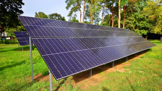 découvrez tout ce qu'il faut savoir sur la surface des panneaux photovoltaïques : dimensions, rendement et optimisations pour maximiser votre production d'énergie solaire. informez-vous sur les meilleures pratiques pour l'installation et l'entretien de vos panneaux afin de garantir un rendement optimal.