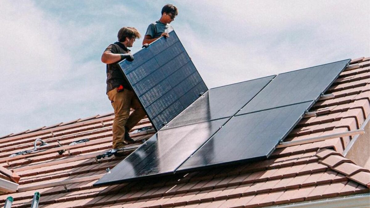découvrez les différentes aides financières disponibles pour l'installation de panneaux photovoltaïques en france. profitez de subventions, crédits d'impôt et autres dispositifs pour réduire vos coûts et optimiser votre transition énergétique.