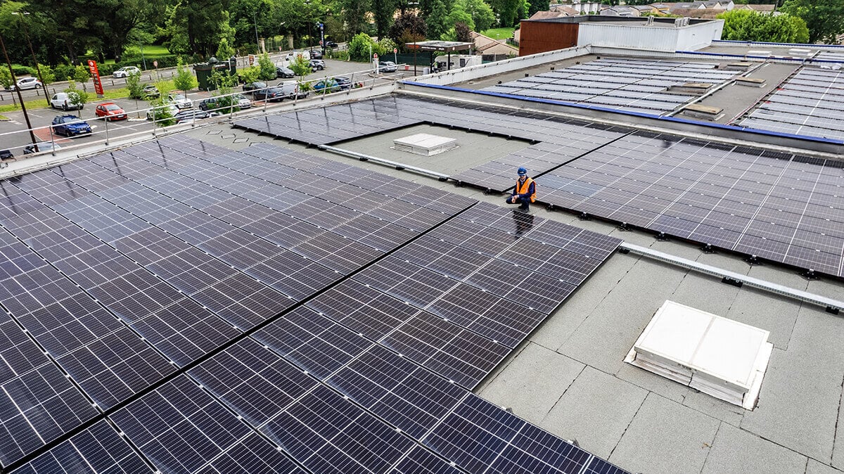 découvrez les différentes aides disponibles pour l'installation de panneaux photovoltaïques en france. profitez de subventions, crédits d'impôt et aides locales pour rendre votre projet d'énergie solaire plus accessible et durable.