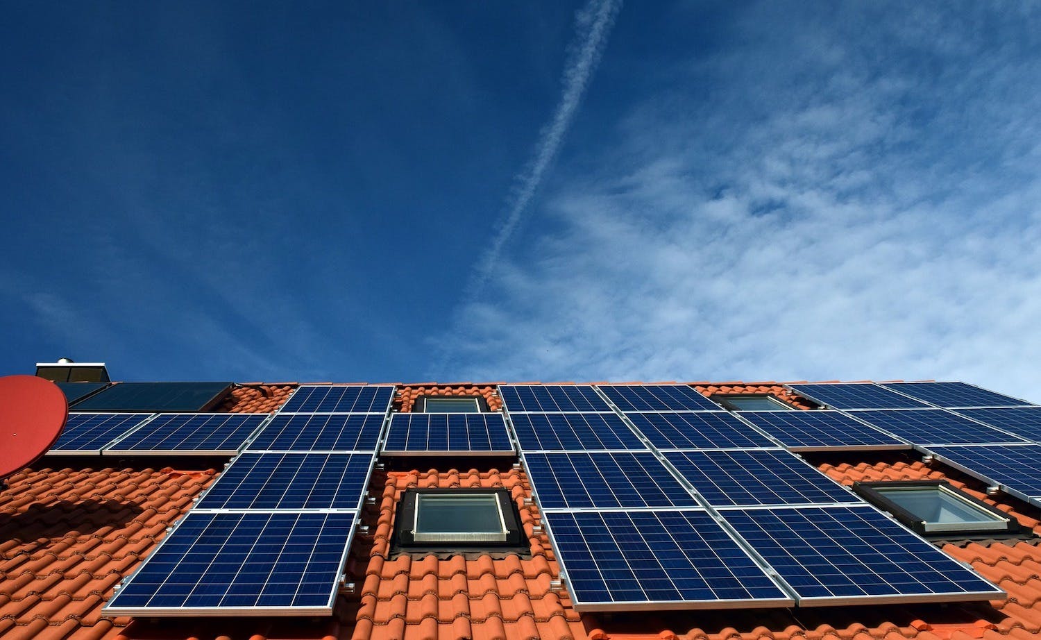 découvrez les différentes aides et subventions disponibles en france pour l'installation de panneaux photovoltaïques. optimisez votre investissement tout en contribuant à la transition énergétique.