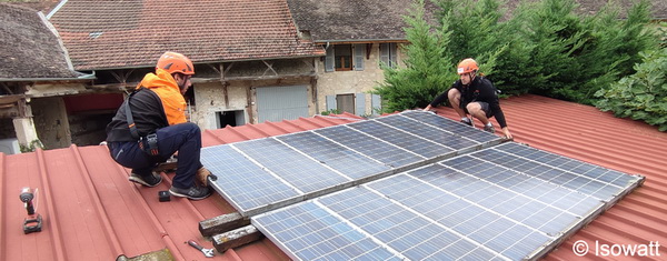découvrez les solutions innovantes d'axa pour l'installation de panneaux photovoltaïques. profitez d'une énergie durable et réduisez votre empreinte carbone tout en réalisant des économies sur vos factures d'électricité. informez-vous sur les avantages, les subventions et les services personnalisés offerts par axa.