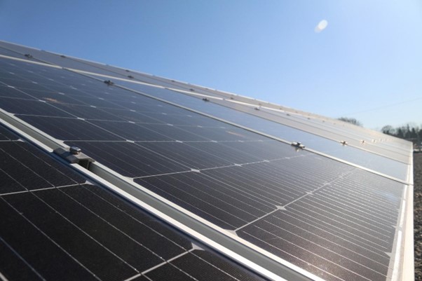 découvrez comment choisir les meilleurs panneaux photovoltaïques pour votre maison, en tenant compte de l'efficacité, du coût et des certifications, afin de maximiser vos économies d'énergie et réduire votre empreinte carbone.