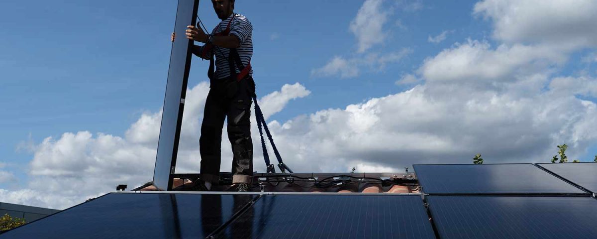découvrez les principaux défauts des panneaux photovoltaïques : performances réduites, dégradations, problèmes d'installation et autres enjeux à considérer avant d'investir dans l'énergie solaire.