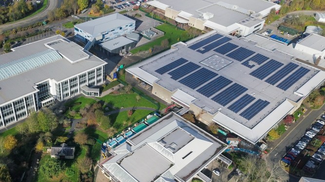 découvrez comment l'énergie solaire et l'électromobilité se rejoignent pour créer un avenir durable. explorez les avantages de l'utilisation des énergies renouvelables pour alimenter les véhicules électriques et réduire l'empreinte carbone. adoptez un mode de vie éco-responsable grâce à des solutions innovantes et accessibles.
