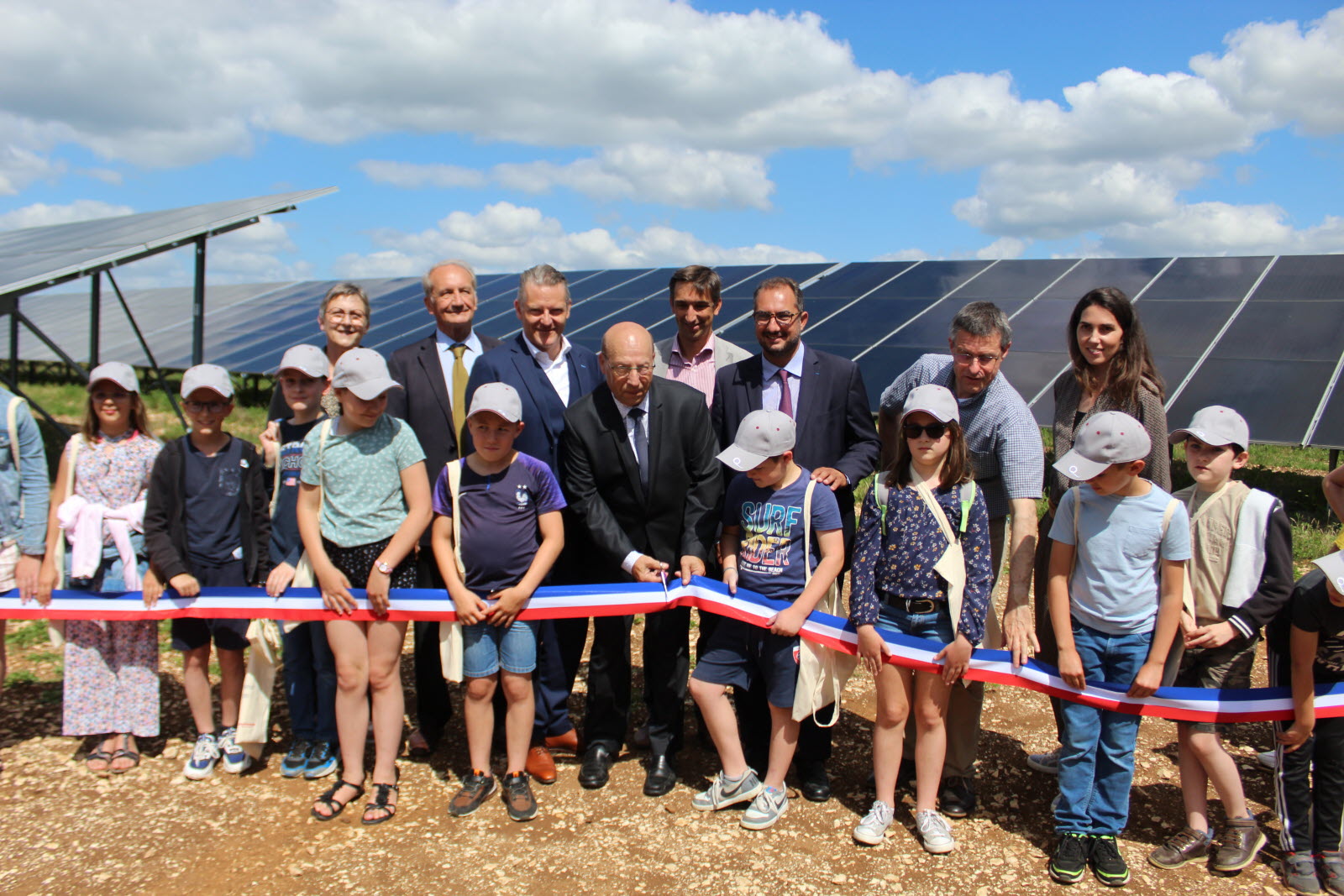 découvrez l'inauguration de la centrale photovoltaïque de koetzingue, un projet innovant qui promouvoit l'énergie renouvelable et le développement durable. rejoignez-nous pour célébrer cette étape majeure vers une consommation énergétique plus verte et respectueuse de l'environnement.