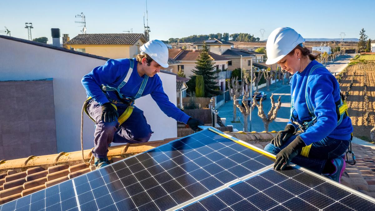 découvrez comment installer des panneaux photovoltaïques chez vous pour profiter d'une énergie renouvelable et réduire vos factures d'électricité. suivez nos conseils et guide étape par étape pour une installation réussie et durable.