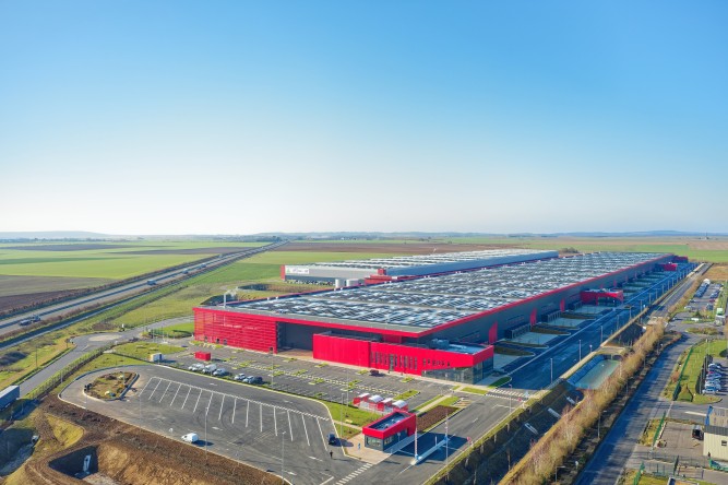 découvrez nos solutions de logistique pour panneaux photovoltaïques. optimisez le transport, le stockage et la gestion de votre matériel solaire grâce à notre expertise dédiée. assurez une installation efficace et durable de vos systèmes photovoltaïques.