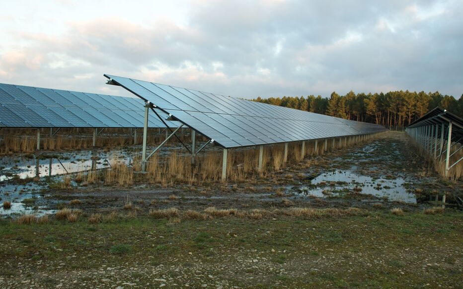 découvrez les enjeux et les défis liés à l'opposition des panneaux solaires en gironde. informez-vous sur les impacts environnementaux, les préoccupations locales et les démarches à suivre pour soutenir ou contester des projets d'énergie solaire dans votre région.