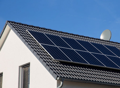 découvrez les avantages des panneaux photovoltaïques pour votre maison ou entreprise. transformez la lumière du soleil en énergie propre et durable, réduisez vos factures d'électricité et contribuez à la protection de l'environnement. informez-vous sur les différents types, coûts et subventions disponibles.