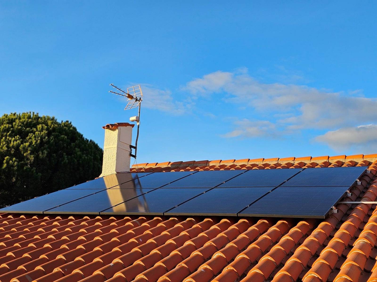 découvrez l'avenir de l'énergie avec nos panneaux photovoltaïques durables. conçus pour maximiser l'efficacité énergétique, ils offrent une solution écologique et économique pour réduire votre empreinte carbone tout en réalisant des économies sur votre facture d'électricité.