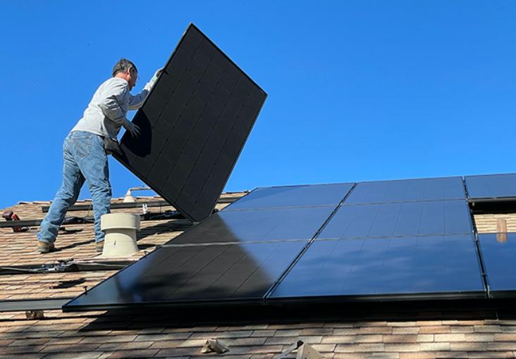 découvrez comment les panneaux photovoltaïques peuvent devenir une source de revenus sur le long terme. profitez d'une énergie renouvelable, réduisez vos factures d'électricité et investissez dans un avenir durable avec des solutions rentables adaptées à vos besoins.