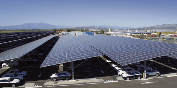 découvrez le parking iraty à biarritz, une initiative innovante alliant praticité et développement durable grâce à l'énergie photovoltaïque. profitez d'un stationnement sécurisé tout en contribuant à la transition énergétique.