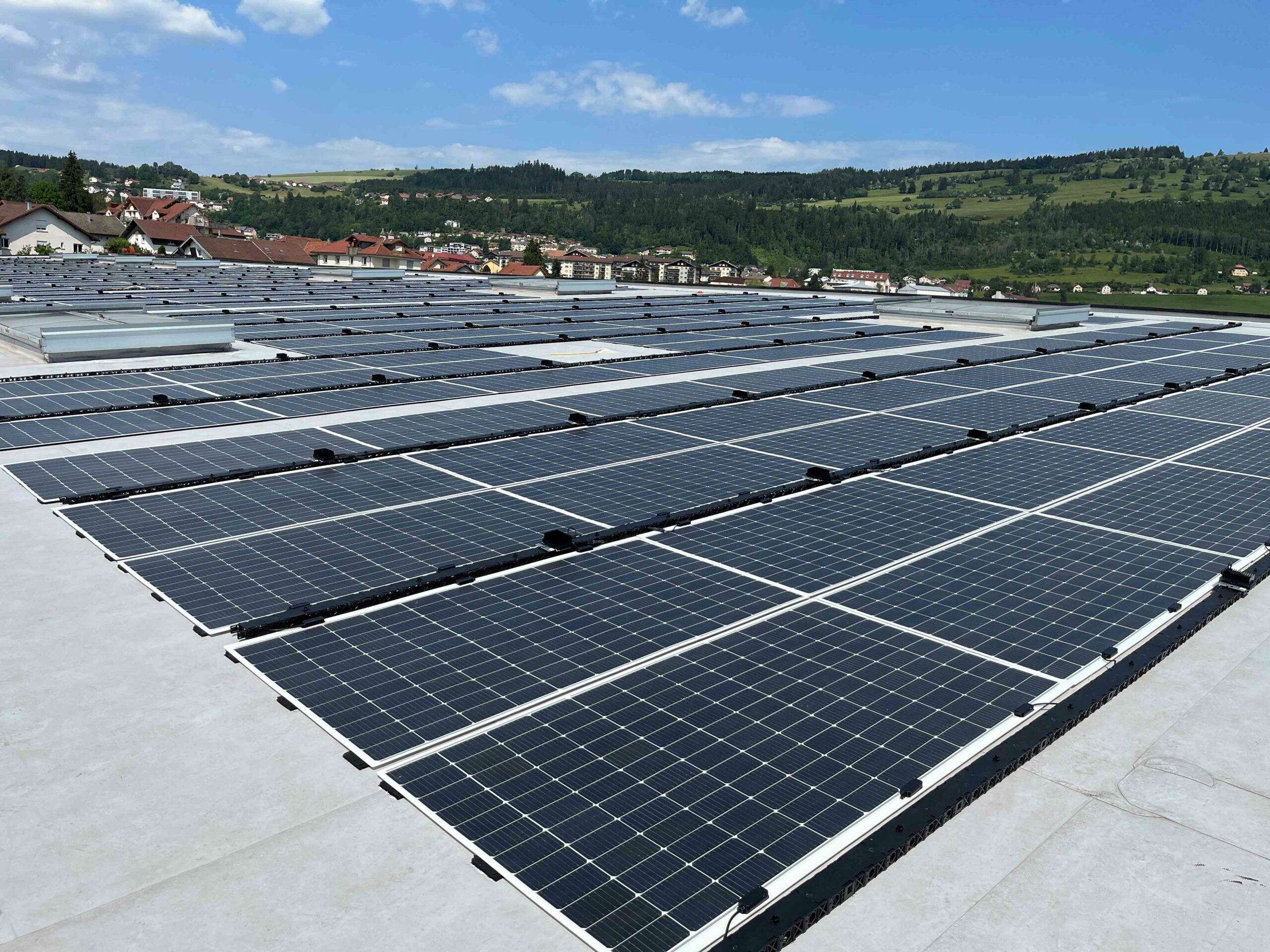 découvrez nos solutions photovoltaïques durables pour une énergie propre et renouvelable. optimisez votre consommation énergétique tout en préservant l'environnement grâce à notre expertise en panneaux solaires de haute qualité.