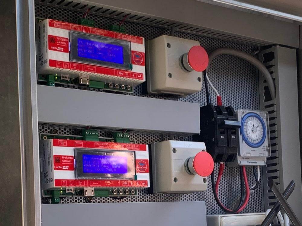découvrez comment les systèmes photovoltaïques et le rôle des pompiers s'interconnectent pour garantir la sécurité lors des interventions sur les installations solaires. informez-vous sur les bonnes pratiques et les formations adaptées.
