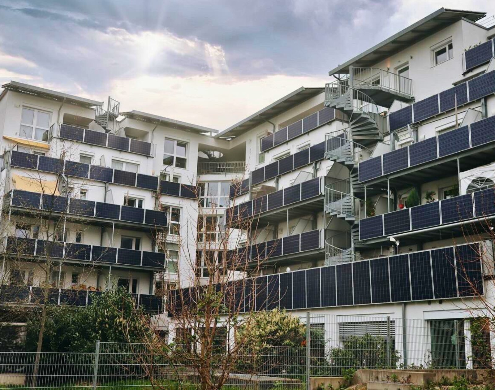 découvrez les prix des panneaux photovoltaïques en allemagne, une option écologique et économique pour maîtriser vos dépenses énergétiques. informez-vous sur les aides disponibles et comparez les offres pour faire le meilleur choix.