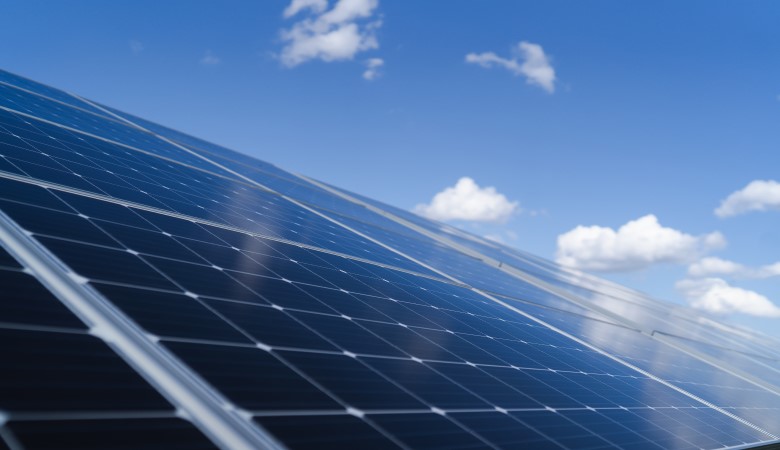 découvrez l'assurance photovoltaïque, la meilleure protection pour votre installation solaire. protégez votre investissement contre les aléas climatiques, les dommages matériels et les pertes de production. transformez votre énergie solaire en tranquillité d'esprit grâce à des solutions adaptées à vos besoins.