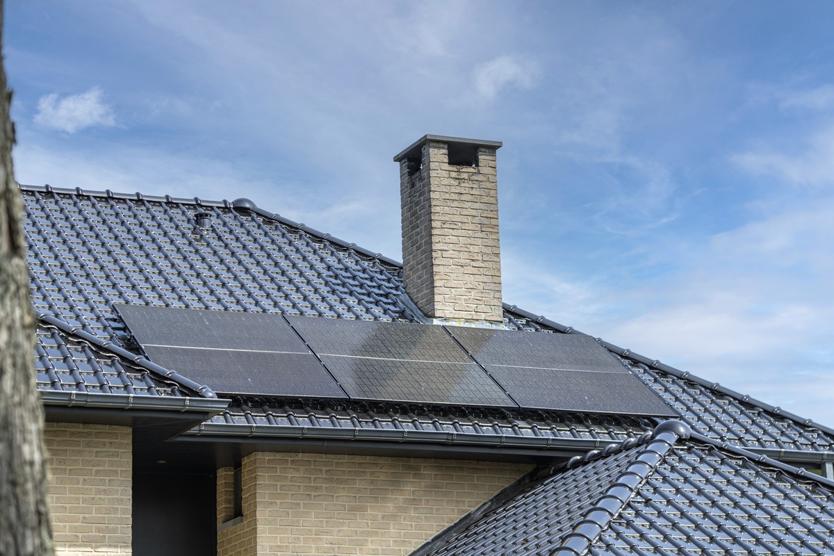 découvrez les avantages et inconvénients des panneaux polycristallins pour optimiser votre choix d'énergie solaire. analysez leur efficacité, leur coût, et leur impact environnemental pour faire un choix éclairé.