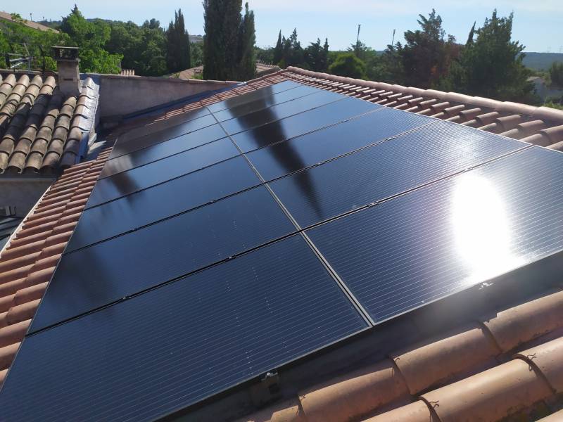 découvrez comment une charpente adaptée peut optimiser l'installation de panneaux photovoltaïques, vous permettant de tirer le meilleur parti de l'énergie solaire tout en garantissant la durabilité et la sécurité de votre toiture.