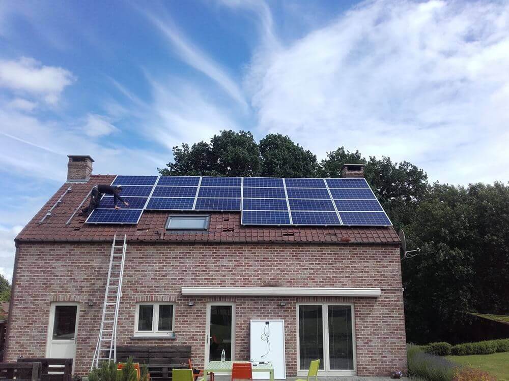 découvrez comment choisir le meilleur installateur de panneaux photovoltaïques en belgique. comparez les offres, évaluez les compétences et trouvez le spécialiste idéal pour optimiser votre transition énergétique tout en bénéficiant d'un rendement maximal.
