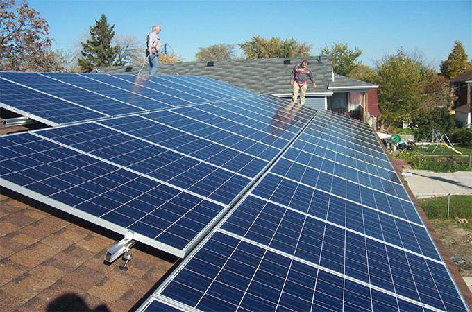 découvrez la composition des panneaux photovoltaïques : matériaux, technologies et fonctionnement. apprenez comment ces dispositifs convertissent l'énergie solaire en électricité et contribuent à un avenir durable.