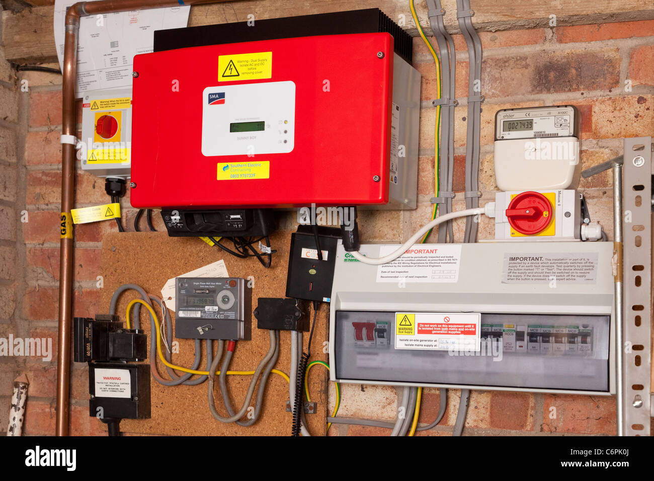 découvrez le compteur photovoltaïque, un outil essentiel pour mesurer la production d'énergie solaire de votre installation. optimisez votre autoconsommation et suivez vos performances avec précision grâce à cette technologie innovante.
