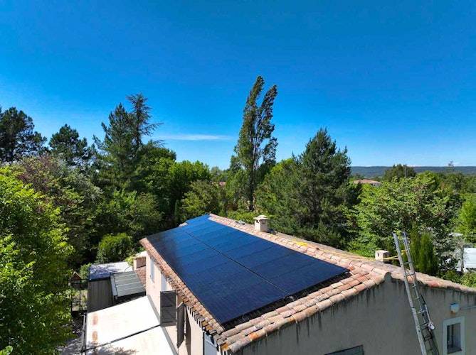 découvrez les tendances et estimations des coûts des panneaux solaires en 2025. informez-vous sur les facteurs influençant les prix et les opportunités d'économies d'énergie grâce à l'énergie solaire.